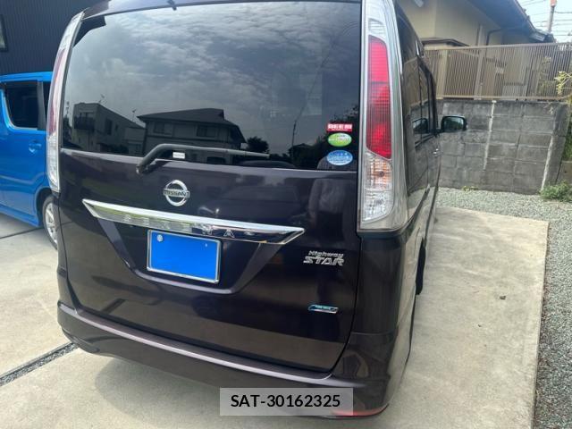 Nissan SERENA 2011-09 8831476-3