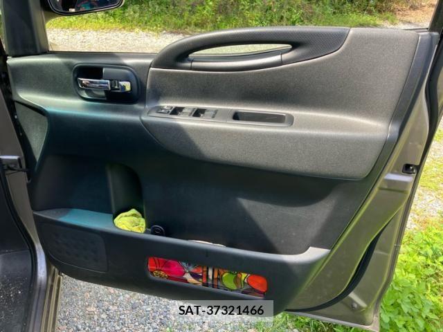 Nissan SERENA 2006-02 8831475-12