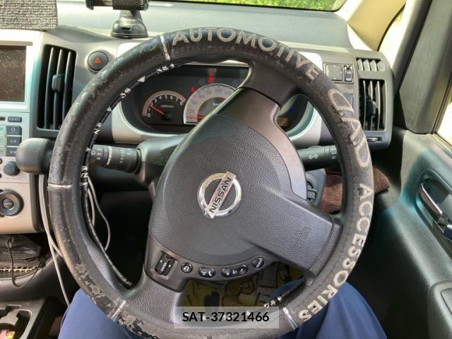 Nissan SERENA 2006-02 8831475-17