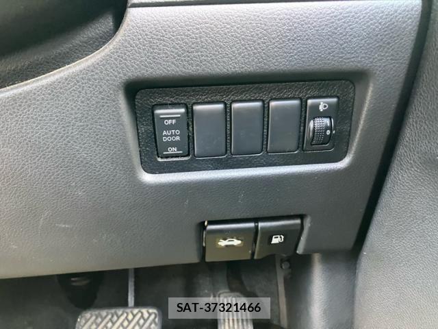 Nissan SERENA 2006-02 8831475-18