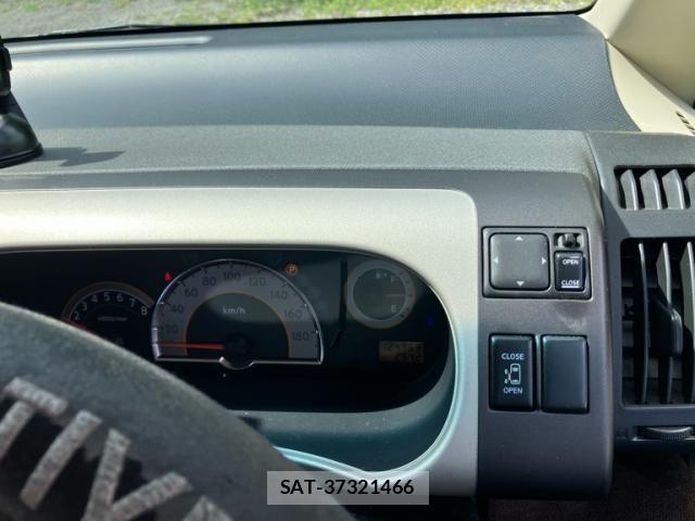 Nissan SERENA 2006-02 8831475-19