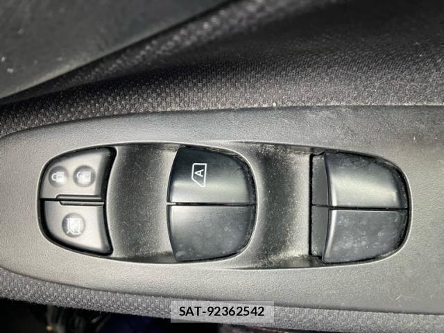 Nissan SERENA 2011-07 8831460-16