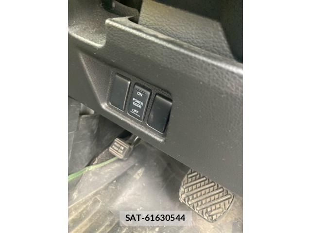 Nissan SERENA 2012-03 8831471-11
