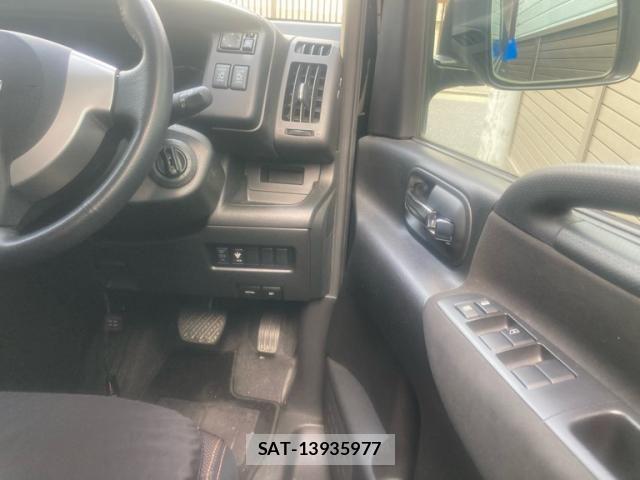 Nissan SERENA 2009-10 8872029-13