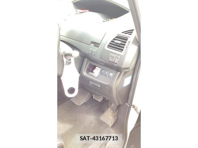 Nissan SERENA 2011-04 8872032-5