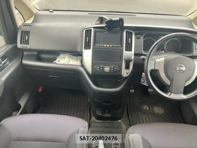 Nissan SERENA 2009-10 8882037-20