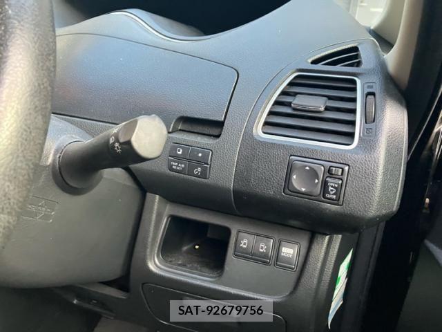 Nissan SERENA 2011-06 8882047-15