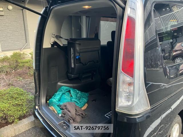 Nissan SERENA 2011-06 8882047-6