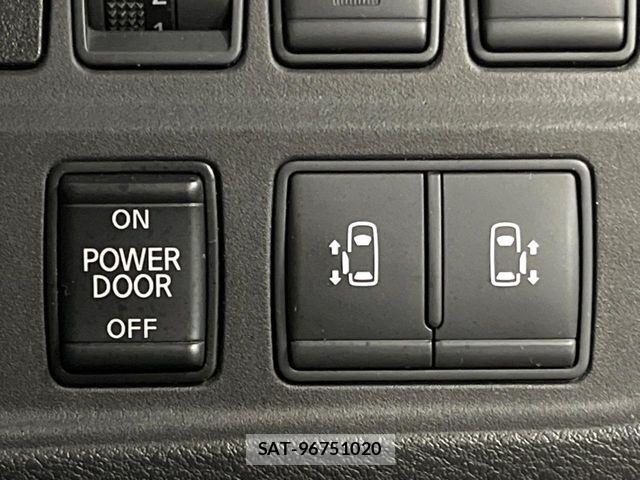 Nissan SERENA 2018-03 8882028-7