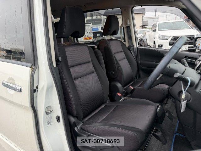 Nissan SERENA 2018-09 8882030-3