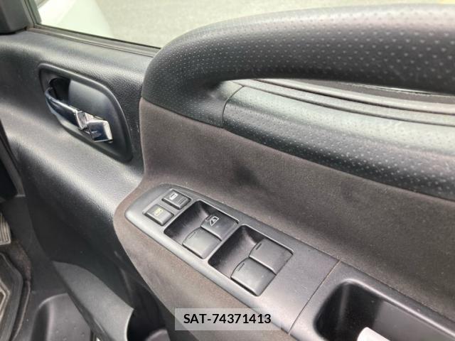 Nissan SERENA 2009-09 8882050-13