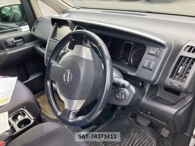 Nissan SERENA 2009-09 8882050-14