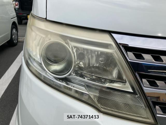 Nissan SERENA 2009-09 8882050-2