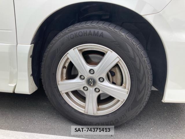 Nissan SERENA 2009-09 8882050-7