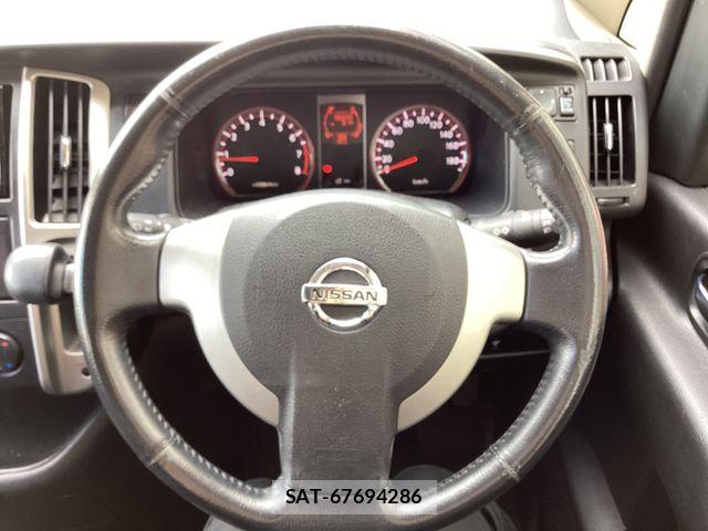 Nissan SERENA 2009-06 8884313-4