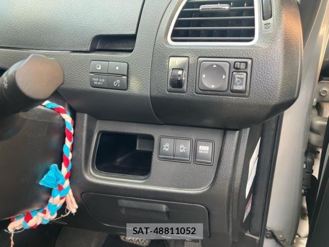 Nissan SERENA 2011-12 8884314-11