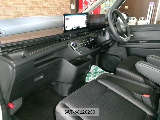 Nissan SERENA 2024-10 1093830-5