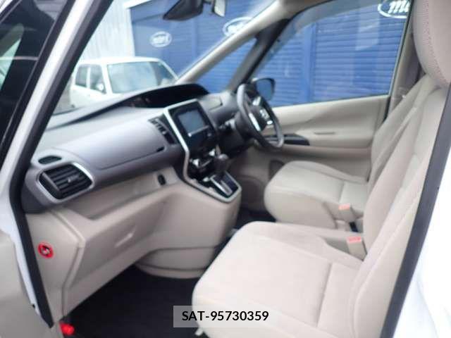 Nissan SERENA 2017-01 1323256-10