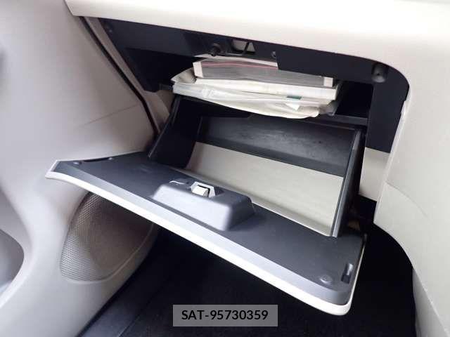 Nissan SERENA 2017-01 1323256-15