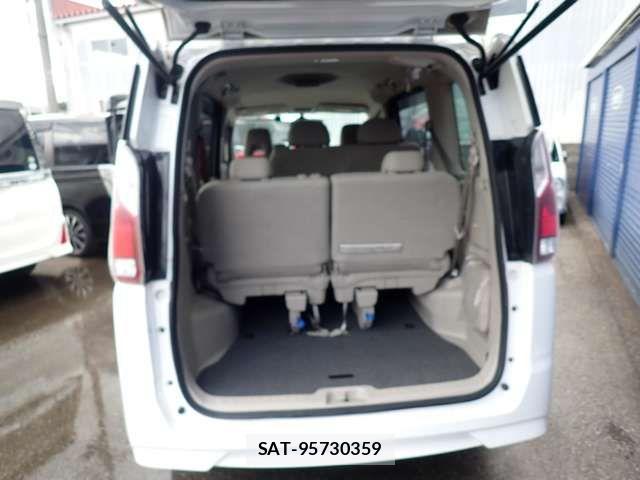 Nissan SERENA 2017-01 1323256-5