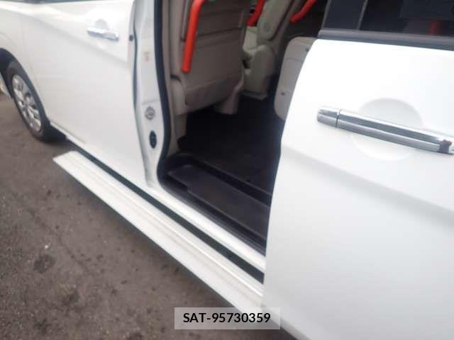Nissan SERENA 2017-01 1323256-7