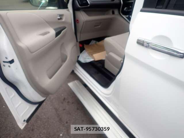 Nissan SERENA 2017-01 1323256-8