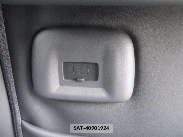 Nissan SERENA 2025-10 6018063-18