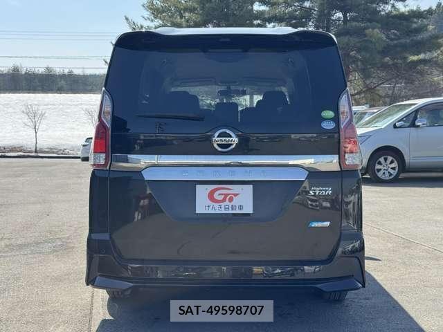 Nissan SERENA 2016-10 6673552-3