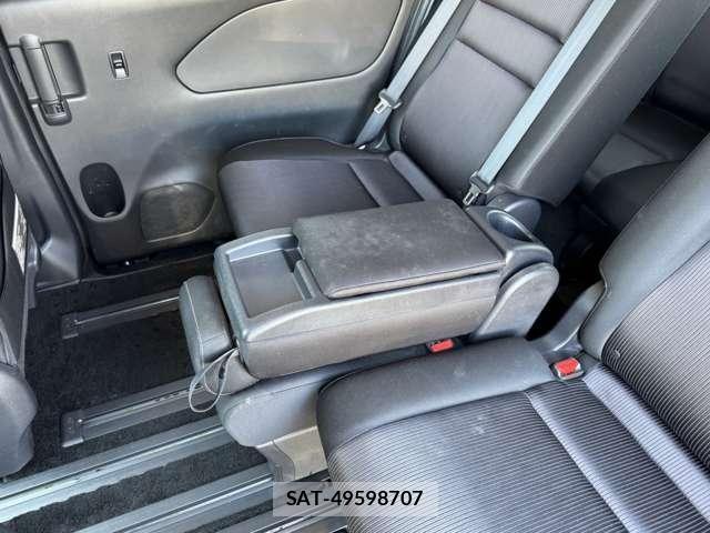 Nissan SERENA 2016-10 6673552-8