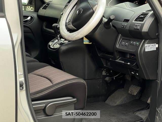 Nissan SERENA 2014-06 7060638-10