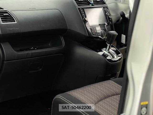 Nissan SERENA 2014-06 7060638-11