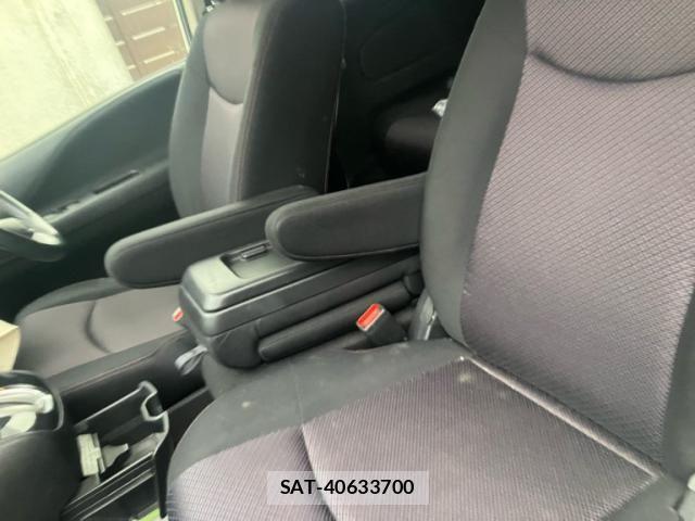 Nissan SERENA 2013-09 7224777-19