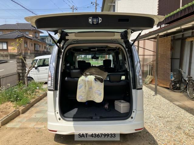Nissan SERENA 2015-12 7272903-10