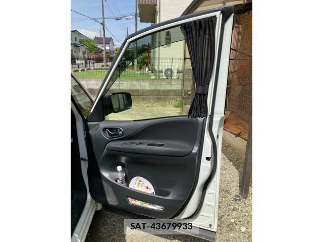 Nissan SERENA 2015-12 7272903-15