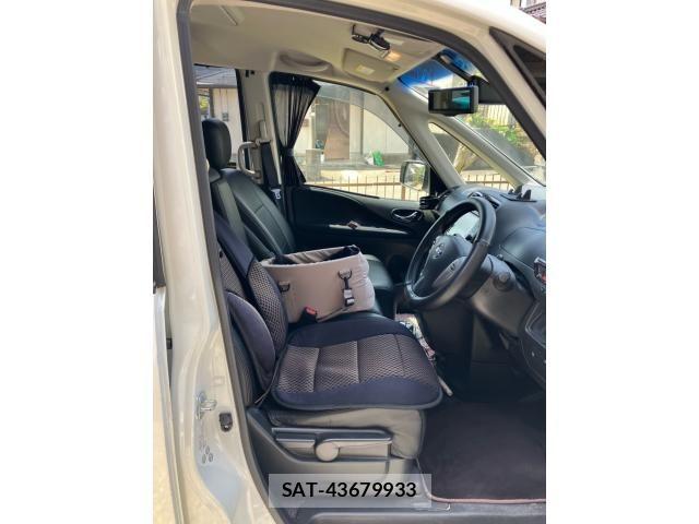 Nissan SERENA 2015-12 7272903-16