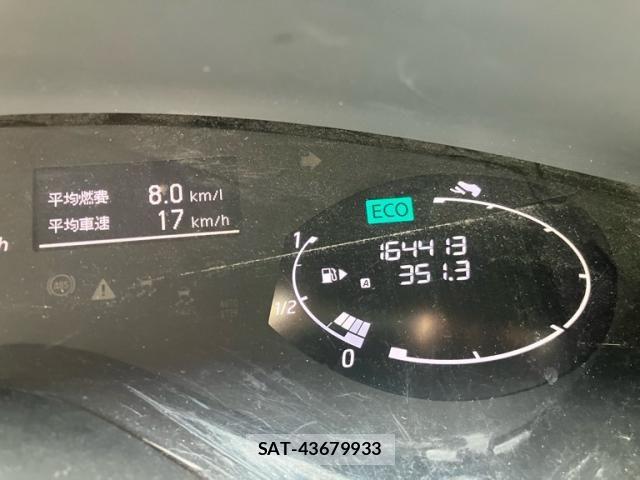 Nissan SERENA 2015-12 7272903-18