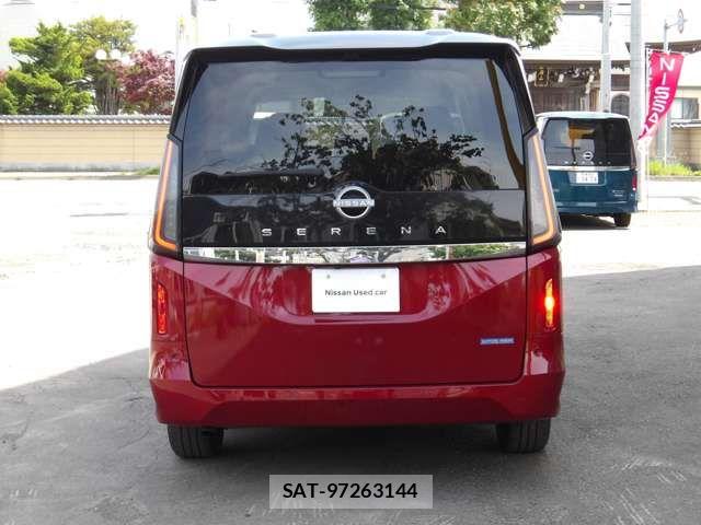 Nissan SERENA 2023-09 7457604-4