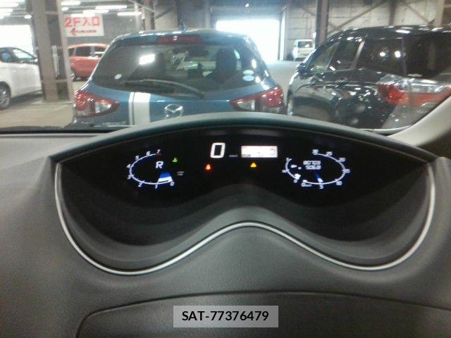Nissan SERENA 2014-10 7728402-8