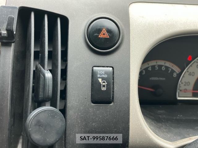 Nissan SERENA 2005-07 7879351-18