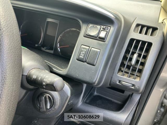 Nissan SERENA 2010-01 7963691-21