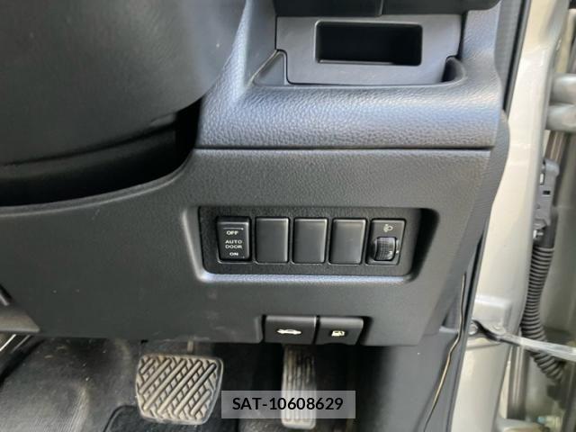Nissan SERENA 2010-01 7963691-22