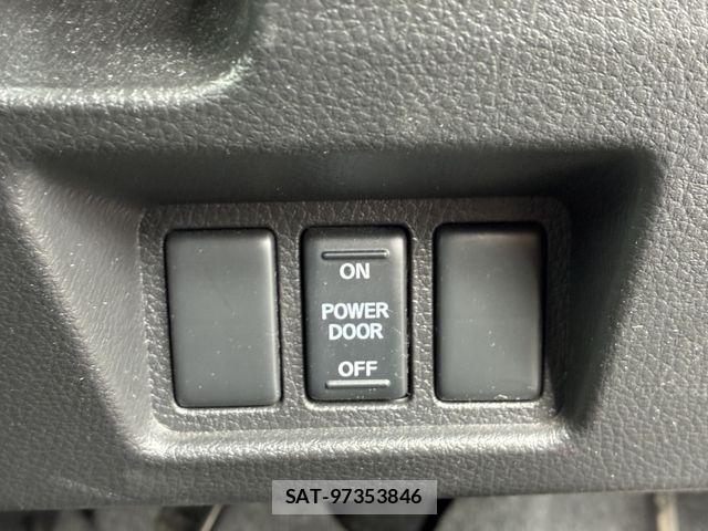 Nissan SERENA 2013-11 8075510-21