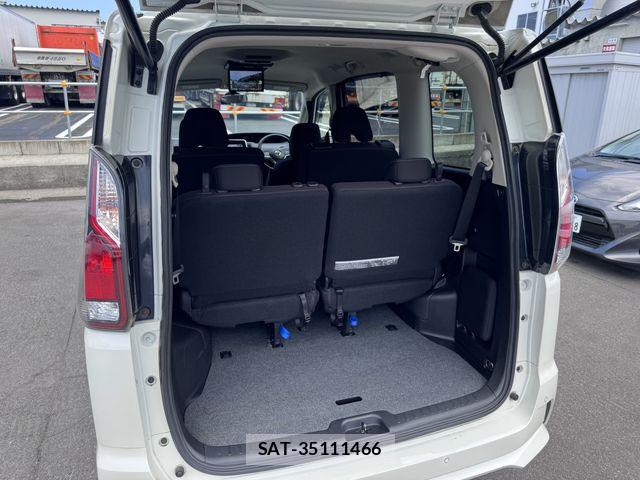 Nissan SERENA 2017-08 8101811-24