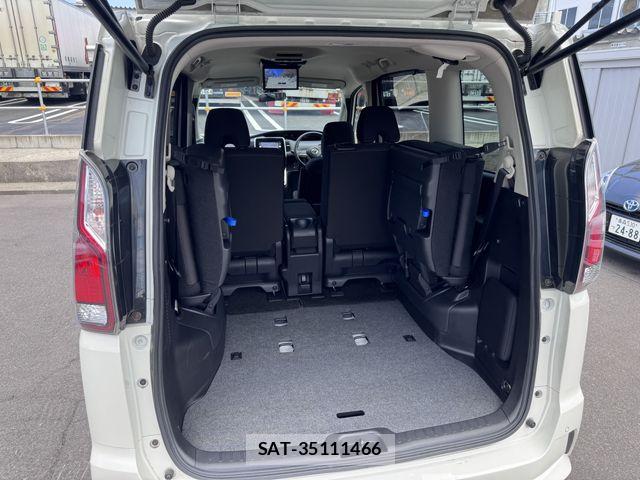 Nissan SERENA 2017-08 8101811-25