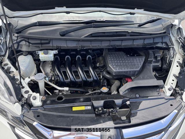 Nissan SERENA 2017-08 8101811-28