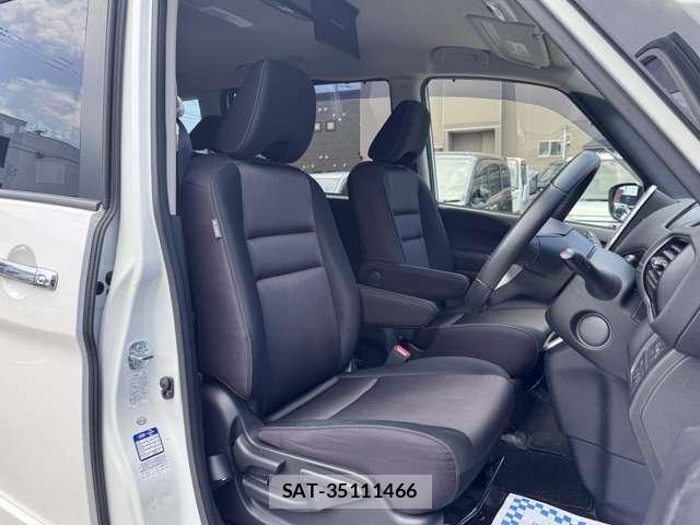 Nissan SERENA 2017-08 8101811-6