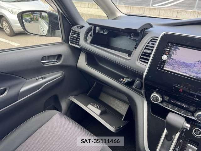 Nissan SERENA 2017-08 8101811-8