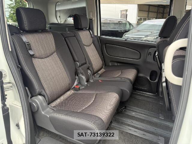 Nissan SERENA 2014-01 8210100-12