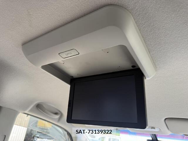 Nissan SERENA 2014-01 8210100-6