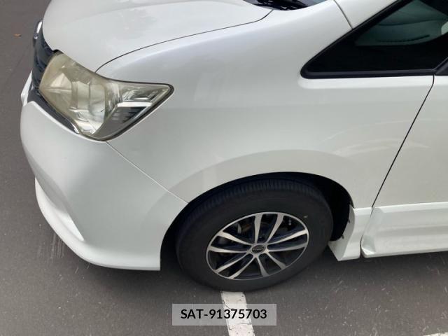 Nissan SERENA 2011-09 8210101-1
